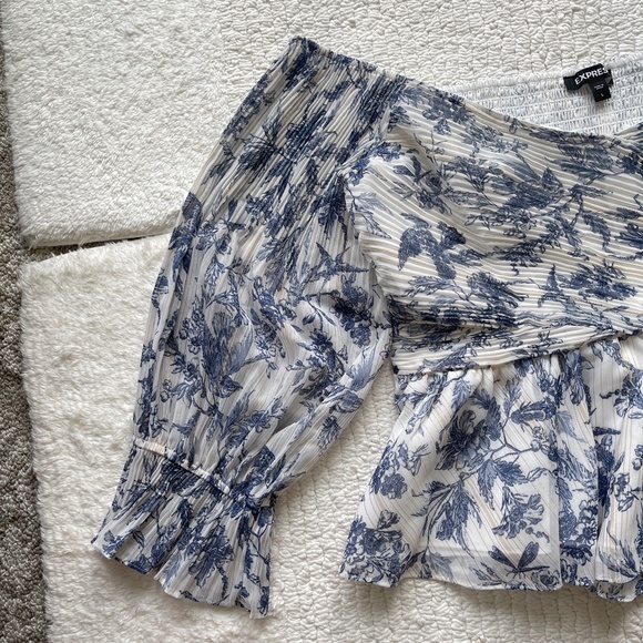 Express Off The Shoulder Top Women's L Blue Floral Balloon Sleeves Pleated - Picture 2 of 10